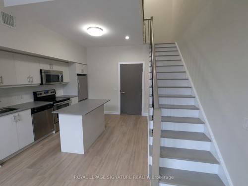 Th4-99 Davisville Avenue, Toronto, ON - Indoor Photo Showing Kitchen With Double Sink