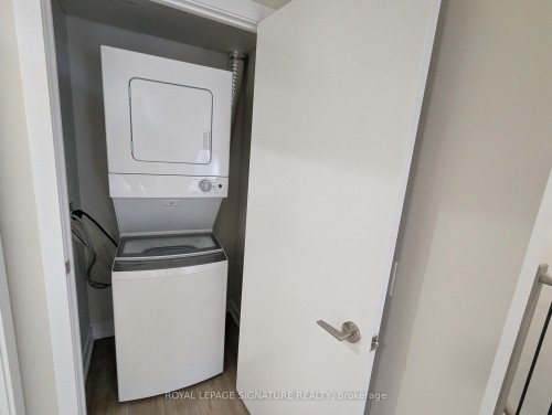 Th4-99 Davisville Avenue, Toronto, ON - Indoor Photo Showing Laundry Room