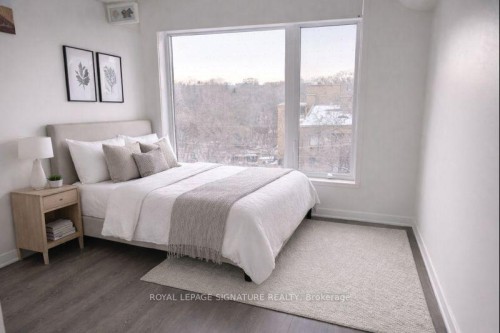 414-165 Canon Jackson Drive, Toronto, ON - Indoor Photo Showing Bedroom
