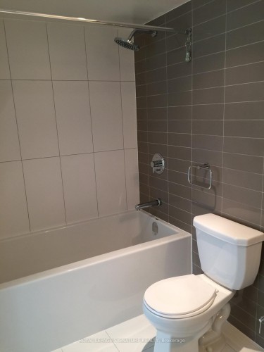 308-75 Queens Wharf Road, Toronto, ON - Indoor Photo Showing Bathroom