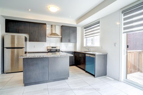 20 Lavinia Road, Brampton, ON - Indoor Photo Showing Kitchen With Upgraded Kitchen