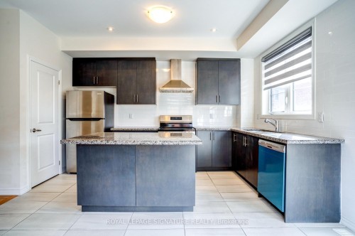 20 Lavinia Road, Brampton, ON - Indoor Photo Showing Kitchen With Upgraded Kitchen