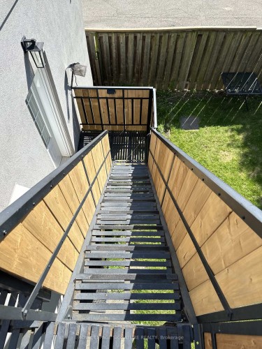 Upper-899 Lakeshore Road E, Mississauga, ON - Outdoor With Exterior