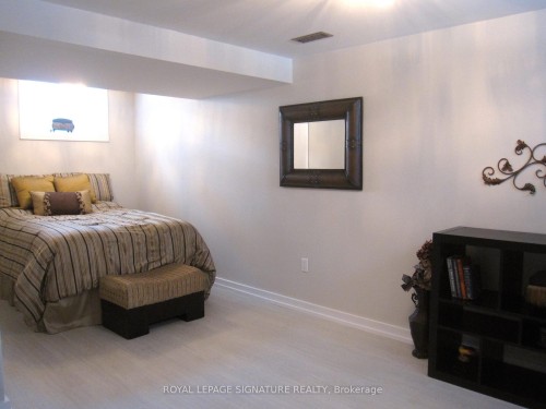 Main & Lower-597 Curzon Avenue, Mississauga, ON - Indoor Photo Showing Bedroom