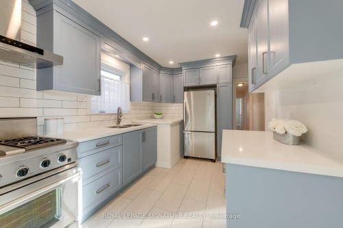 9 Ivorwood Crescent, Toronto, ON - Indoor Photo Showing Kitchen With Stainless Steel Kitchen With Double Sink With Upgraded Kitchen