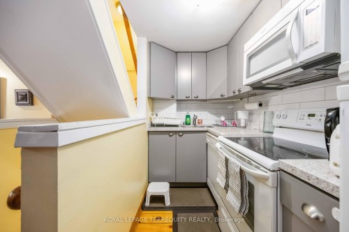27-325 Jarvis Street, Toronto, ON - Indoor Photo Showing Kitchen