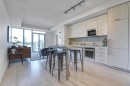 907-330 Richmond Street W, Toronto, ON  - Indoor Photo Showing Kitchen 