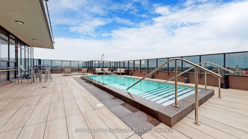 907-330 Richmond Street W, Toronto, ON -  With In Ground Pool With Exterior