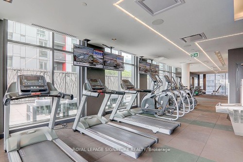 907-330 Richmond Street W, Toronto, ON - Indoor Photo Showing Gym Room