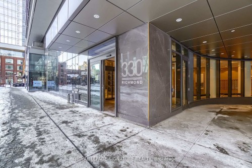 907-330 Richmond Street W, Toronto, ON - Indoor Photo Showing Other Room