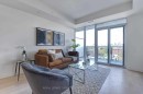 907-330 Richmond Street W, Toronto, ON  - Indoor Photo Showing Living Room 