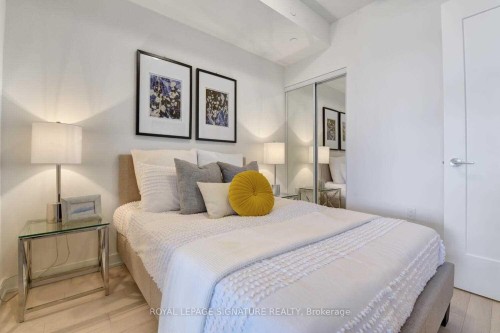 907-330 Richmond Street W, Toronto, ON - Indoor Photo Showing Bedroom