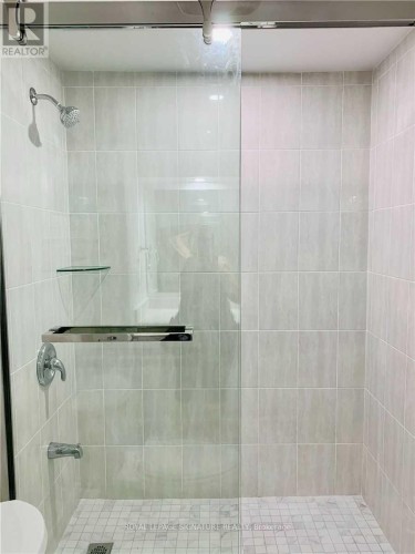 Lower-23 Lynmont Road, Toronto, ON - Indoor Photo Showing Bathroom