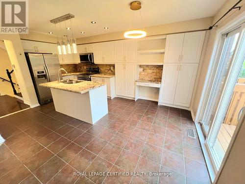 426 Orange Walk Crescent, Mississauga, ON - Indoor Photo Showing Kitchen