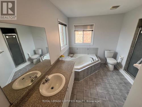 426 Orange Walk Crescent, Mississauga, ON - Indoor Photo Showing Bathroom