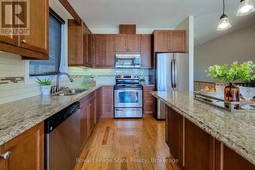 115 Turnberry Trail, Welland (Hwy 406/Welland), ON - Indoor Photo Showing Kitchen With Double Sink With Upgraded Kitchen
