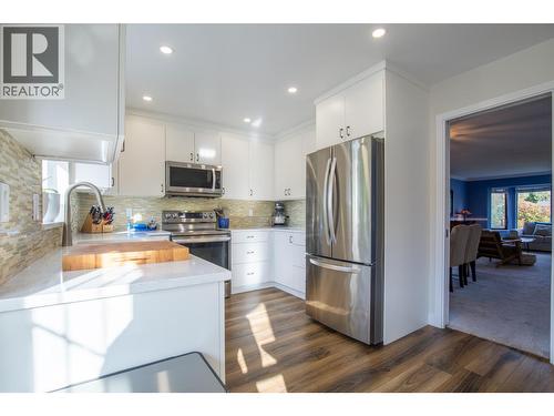 12125 Irving Street, Maple Ridge, BC - Indoor Photo Showing Kitchen With Upgraded Kitchen