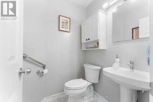 530 Rowanwood Avenue, Ottawa, ON - Indoor Photo Showing Bathroom