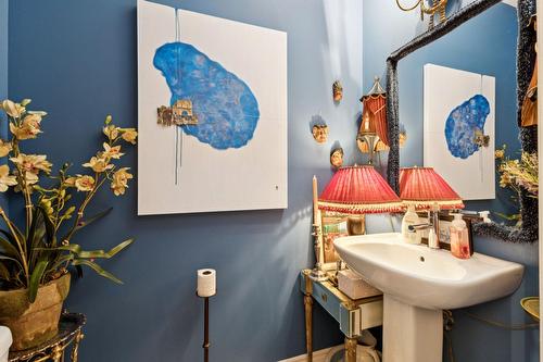 Powder room - 4-120 Boul. De L'Amérique-Française, Gatineau (Aylmer), QC 