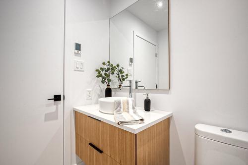 Powder room - 1300 Rue Montarville, Saint-Bruno-De-Montarville, QC - Indoor Photo Showing Bathroom
