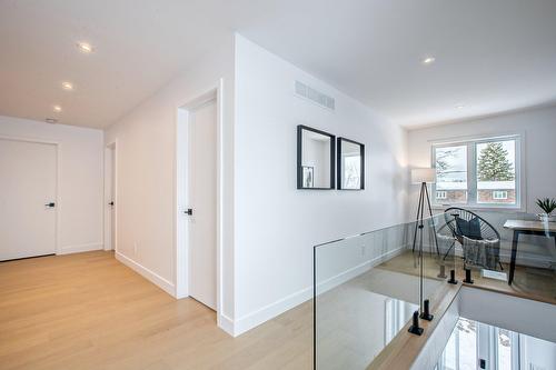 Corridor - 1300 Rue Montarville, Saint-Bruno-De-Montarville, QC - Indoor