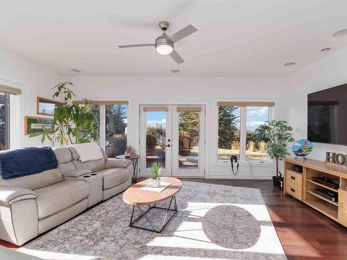 462 Bald Rock Road, Sambro, NS - Indoor Photo Showing Living Room