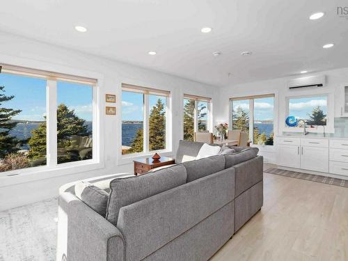 462 Bald Rock Road, Sambro, NS - Indoor Photo Showing Living Room