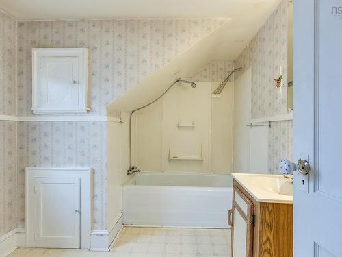 8 Ashdale Avenue, Halifax, NS 