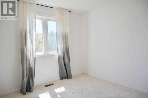 8 Samantha Circle, Richmond Hill, ON - Indoor Photo Showing Other Room