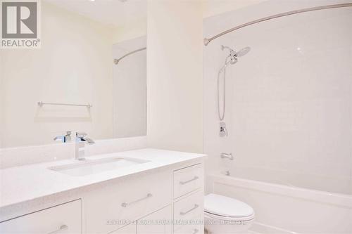8 Samantha Circle, Richmond Hill, ON - Indoor Photo Showing Bathroom