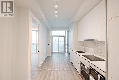 10 feet ceilings - 3608 - 8 Interchange Way, Vaughan, ON - Indoor Photo Showing Kitchen With Upgraded Kitchen