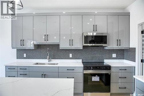 430 Nazarali Manor, Saskatoon, SK - Indoor Photo Showing Kitchen With Upgraded Kitchen