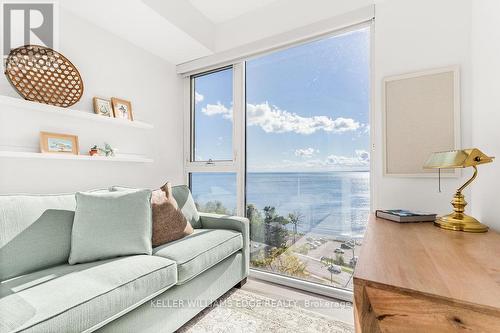 1207 - 370 Martha Street, Burlington, ON - Indoor Photo Showing Living Room