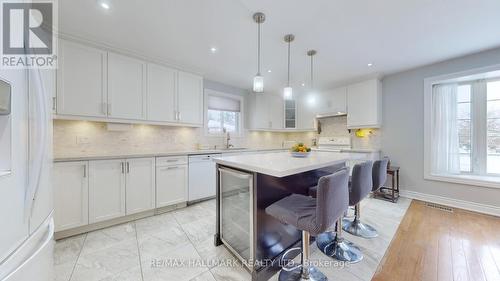 274 Demaine Crescent, Richmond Hill, ON - Indoor Photo Showing Kitchen