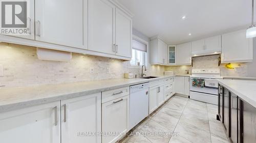 274 Demaine Crescent, Richmond Hill, ON - Indoor Photo Showing Kitchen