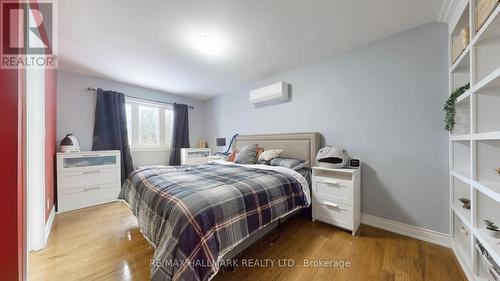 274 Demaine Crescent, Richmond Hill, ON - Indoor Photo Showing Bedroom