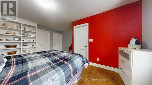 274 Demaine Crescent, Richmond Hill, ON - Indoor Photo Showing Bedroom