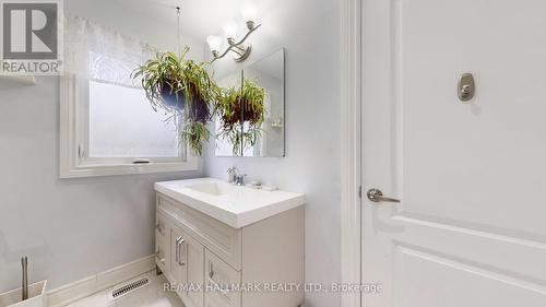 274 Demaine Crescent, Richmond Hill, ON - Indoor Photo Showing Bathroom
