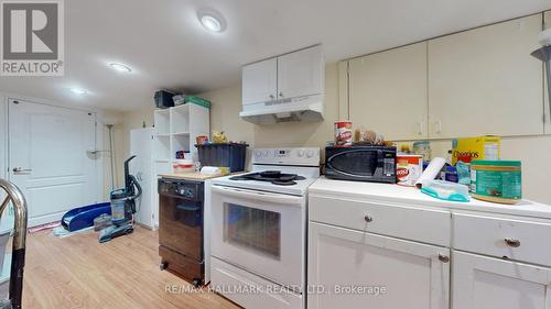 274 Demaine Crescent, Richmond Hill, ON - Indoor Photo Showing Kitchen