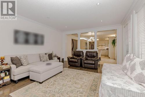132 Bloomsbury Avenue, Brampton, ON - Indoor Photo Showing Living Room