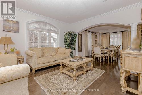 132 Bloomsbury Avenue, Brampton, ON - Indoor Photo Showing Living Room