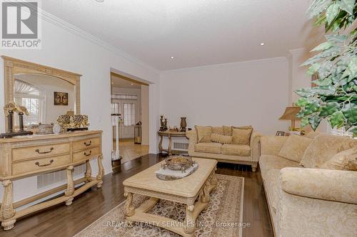 132 Bloomsbury Avenue, Brampton, ON - Indoor Photo Showing Living Room