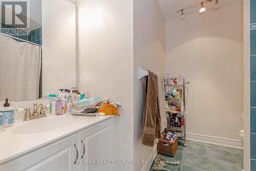 132 Bloomsbury Avenue, Brampton, ON - Indoor Photo Showing Bathroom