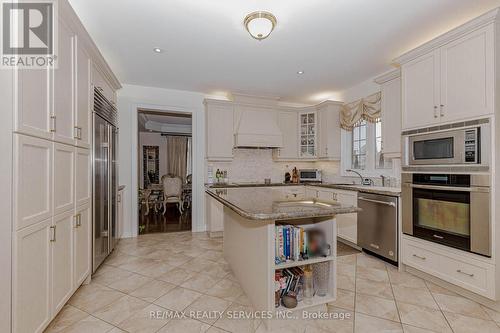 132 Bloomsbury Avenue, Brampton, ON - Indoor Photo Showing Kitchen