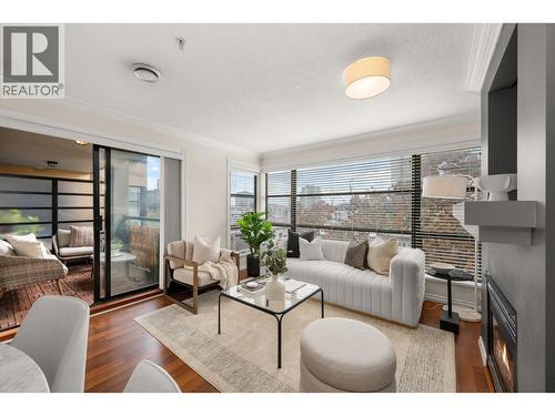 301 124 W 3RD STREET  North Vancouver, BC V7M 1E8