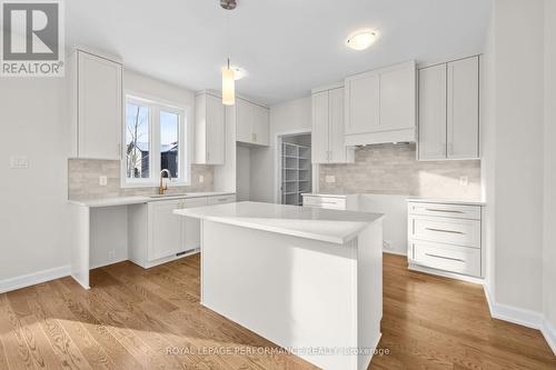 10 Academie Street, Russell, ON - Indoor Photo Showing Kitchen With Upgraded Kitchen