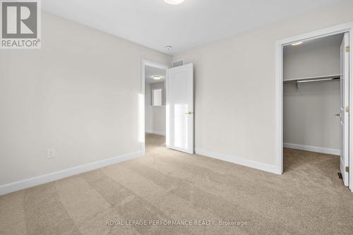 10 Academie Street, Russell, ON - Indoor Photo Showing Other Room