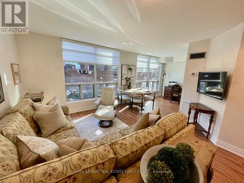 209 - 942 Yonge Street, Toronto, ON - Indoor Photo Showing Living Room