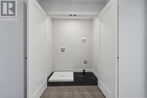 31 - 2700 Buroak Drive, London North (North S), ON - Indoor Photo Showing Other Room