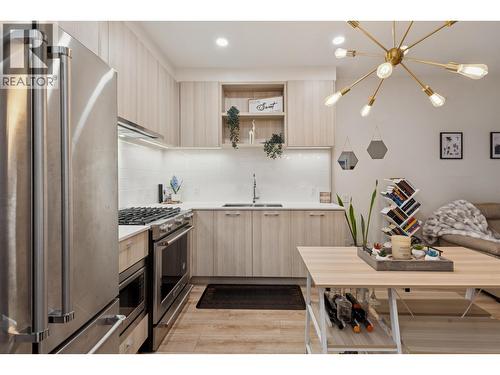 225 721 Anskar Court, Coquitlam, BC - Indoor Photo Showing Kitchen With Double Sink With Upgraded Kitchen
